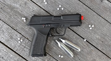 Airsoft gun with gas canisters and shots